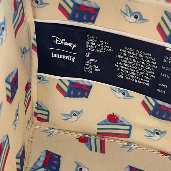 Loungefly Disney Snow White Cosplay Cake Crossbody Bag - Picture 15 of 16